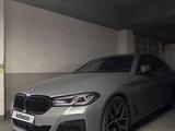 BMW 530 2021 года за 27 700 000 тг. в Алматы – фото 2