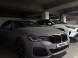 BMW 530 2021 года за 27 700 000 тг. в Алматы – фото 4