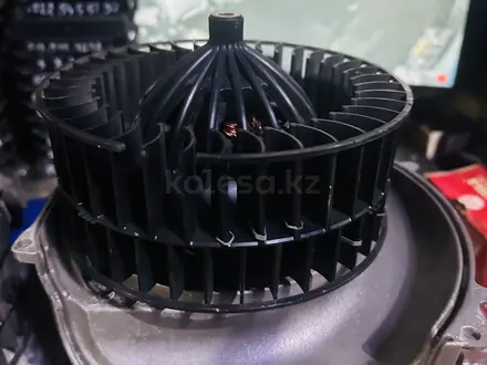 W140 кабан моторчик печки от право руля за 15 000 тг. в Алматы