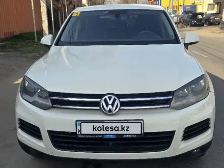 Volkswagen Touareg 2010 года за 8 500 000 тг. в Алматы – фото 2