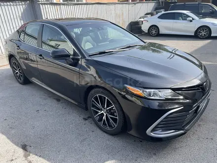 Toyota Camry 2021 года за 12 000 000 тг. в Тараз – фото 2