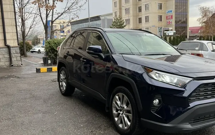 Toyota RAV4 2019 года за 17 800 000 тг. в Алматы