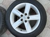 R17 диск с шинами Toyota Camry 50 за 250 000 тг. в Алматы