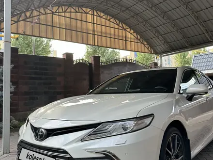 Toyota Camry 2021 года за 16 900 000 тг. в Алматы