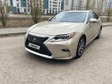 Lexus ES 300h 2017 года за 11 700 000 тг. в Актобе – фото 2