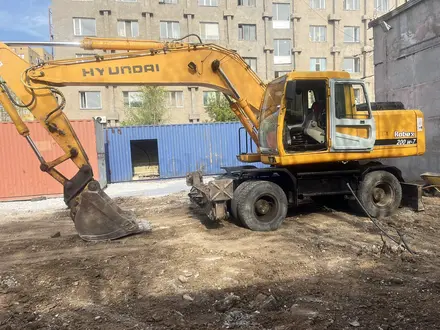 Hyundai  КолёсныйHYUNDAI R200 w7 ROBEX 2011 года за 25 000 000 тг. в Астана – фото 4