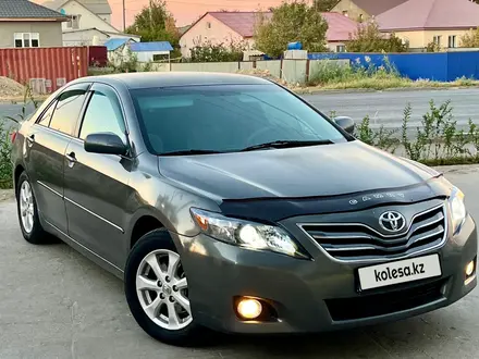 Toyota Camry 2010 года за 6 600 000 тг. в Атырау