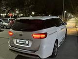 Kia Carnival 2015 года за 9 900 000 тг. в Шымкент – фото 5