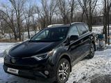 Toyota RAV4 2018 года за 10 500 000 тг. в Уральск