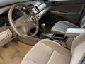 Toyota Camry 2004 годаfor4 000 000 тг. в Атырау – фото 10