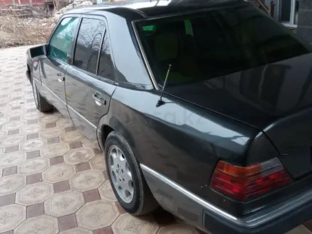 Mercedes-Benz E 220 1993 года за 2 200 000 тг. в Тараз – фото 9