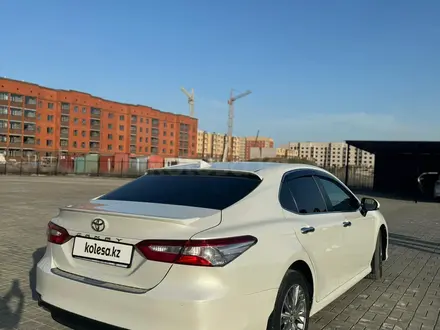 Toyota Camry 2019 года за 14 000 000 тг. в Актобе – фото 6