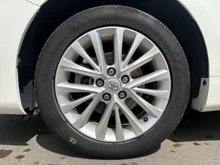Toyota Camry Luxe 2014 года за 9 600 000 тг. в Астана – фото 16