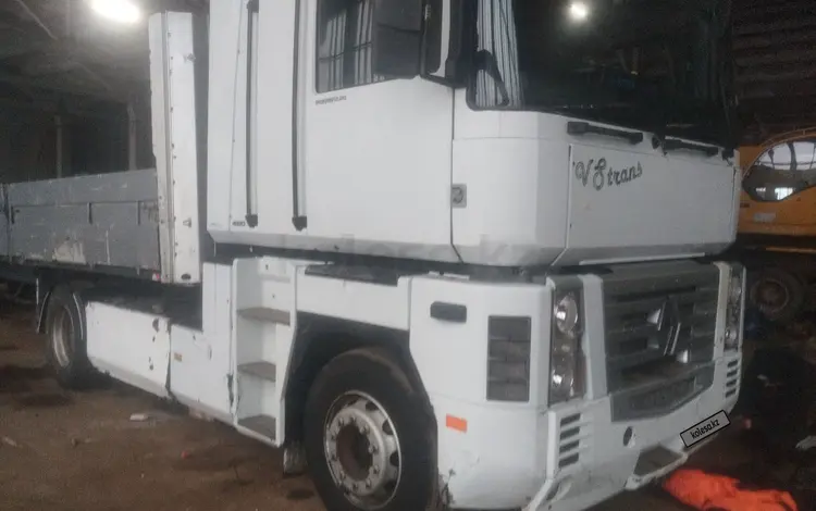 Renault  Magnum 2001 года за 11 500 000 тг. в Астана