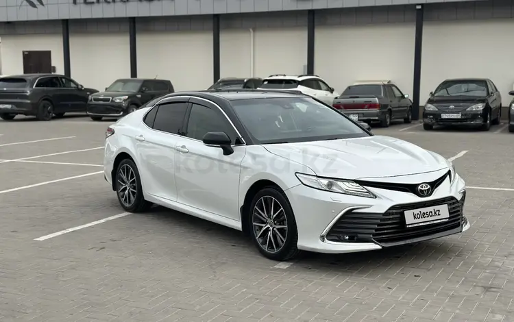 Toyota Camry 2023 года за 16 200 000 тг. в Алматы