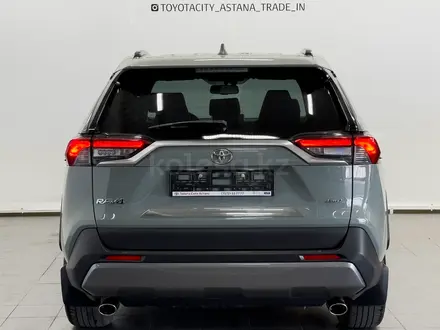 Toyota RAV4 2020 года за 15 450 000 тг. в Астана – фото 4