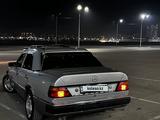 Mercedes-Benz E 230 1988 годаүшін2 800 000 тг. в Караганда