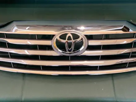 Решетка радиатора в сборе с накладкой Toyota Fortuner 2011-2015үшін65 000 тг. в Уральск