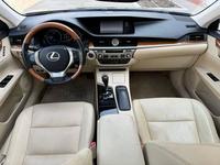 Lexus ES 250 2013 годаfor9 000 000 тг. в Астана