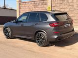BMW X5 2020 года за 29 000 000 тг. в Астана – фото 2