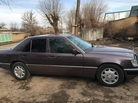 Mercedes-Benz E 220 1993 года за 2 600 000 тг. в Тараз – фото 3