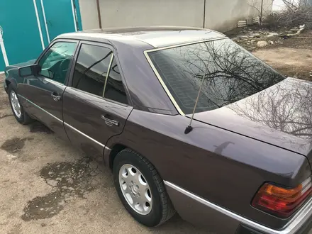 Mercedes-Benz E 220 1993 года за 2 600 000 тг. в Тараз – фото 6