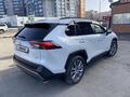 Toyota RAV4 2021 года за 15 700 000 тг. в Астана – фото 3