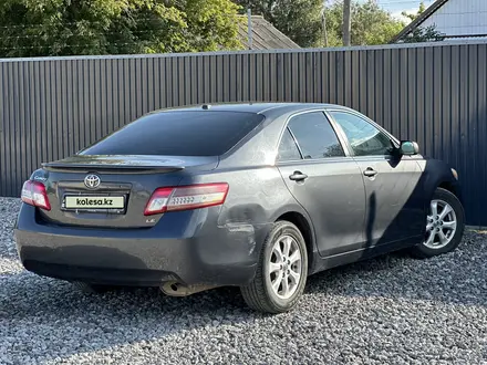 Toyota Camry 2010 года за 6 650 000 тг. в Актобе – фото 4