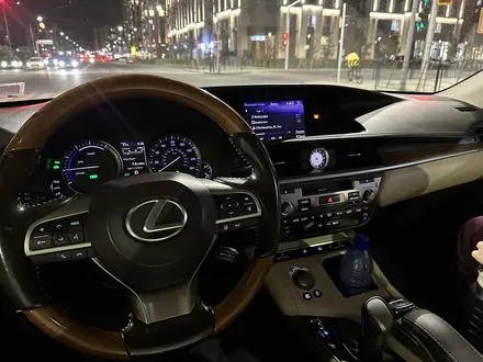 Lexus ES 300h 2016 года за 13 500 000 тг. в Астана – фото 5