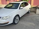 Volkswagen Passat 2008 годаfor4 000 000 тг. в Атырау – фото 3