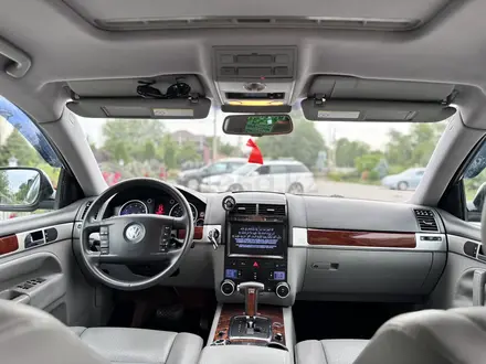 Volkswagen Touareg 2004 года за 7 500 000 тг. в Алматы – фото 16