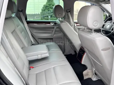Volkswagen Touareg 2004 года за 7 500 000 тг. в Алматы – фото 18
