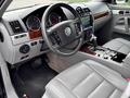 Volkswagen Touareg 2004 года за 7 500 000 тг. в Алматы – фото 21