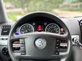 Volkswagen Touareg 2004 года за 7 500 000 тг. в Алматы – фото 23
