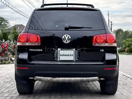 Volkswagen Touareg 2004 года за 7 500 000 тг. в Алматы – фото 2