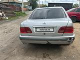Mercedes-Benz E 230 1998 года за 1 800 000 тг. в Петропавловск – фото 2