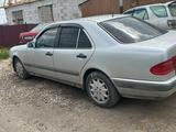 Mercedes-Benz E 230 1998 года за 1 800 000 тг. в Петропавловск – фото 3