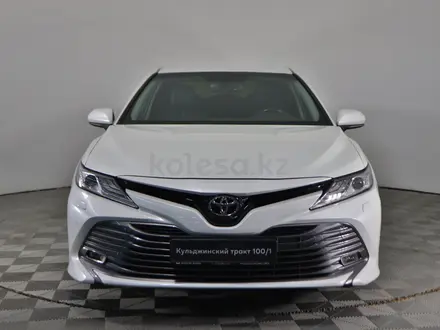 Toyota Camry 2018 года за 12 990 000 тг. в Алматы – фото 2