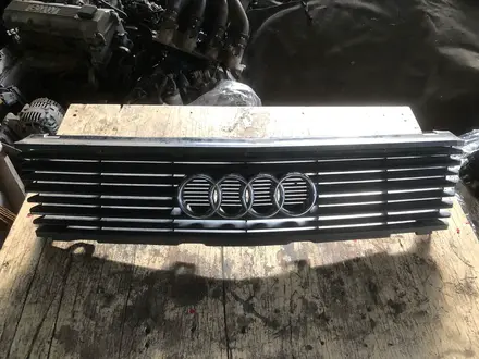 Решетка радиатора Audi 100 c3 Старушка. за 15 000 тг. в Алматы