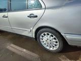 Mercedes-Benz E 280 1997 годаfor2 300 000 тг. в Тараз – фото 4