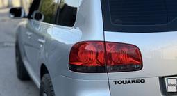 Volkswagen Touareg 2006 года за 6 000 000 тг. в Алматы – фото 2