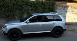Volkswagen Touareg 2006 года за 6 000 000 тг. в Алматы – фото 3