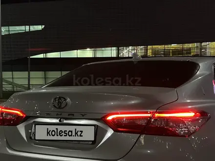 Toyota Camry 2018 года за 11 000 000 тг. в Семей – фото 4