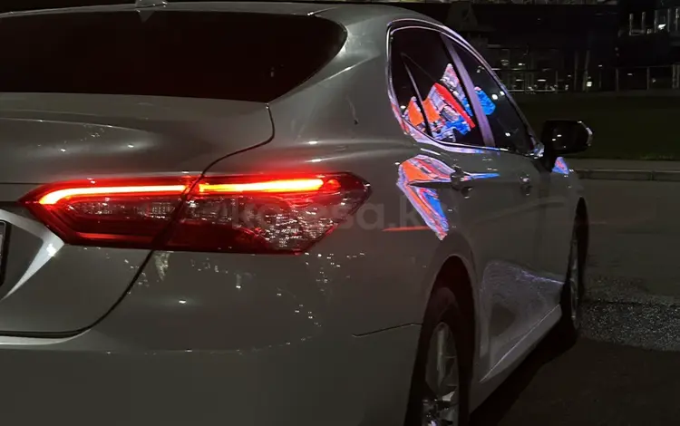 Toyota Camry 2018 года за 11 000 000 тг. в Семей