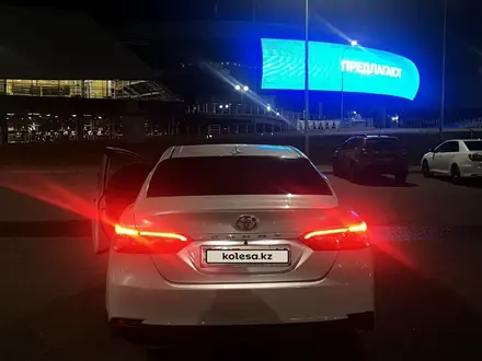 Toyota Camry 2018 года за 11 000 000 тг. в Семей – фото 7