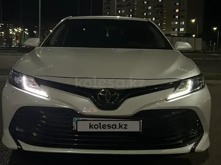 Toyota Camry 2018 года за 11 000 000 тг. в Семей – фото 8