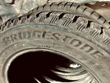 1 зимняя шина Bridgestone 215/60/16 за 14 990 тг. в Астана – фото 2