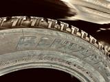 1 зимняя шина Bridgestone 215/60/16 за 14 990 тг. в Астана – фото 3
