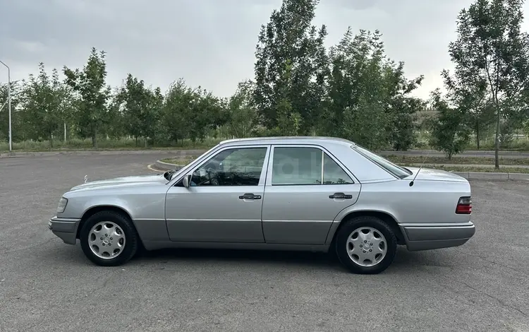 Mercedes-Benz E 200 1993 года за 2 500 000 тг. в Алматы