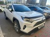 Toyota RAV4 2021 годаүшін19 500 000 тг. в Астана – фото 3